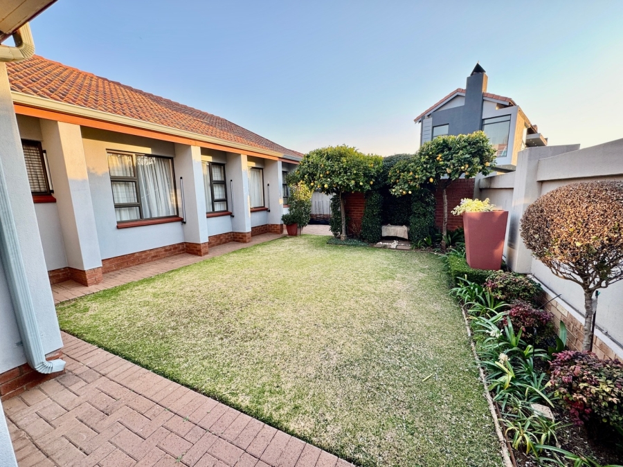 3 Bedroom Property for Sale in Van Der Hoff Park North West
